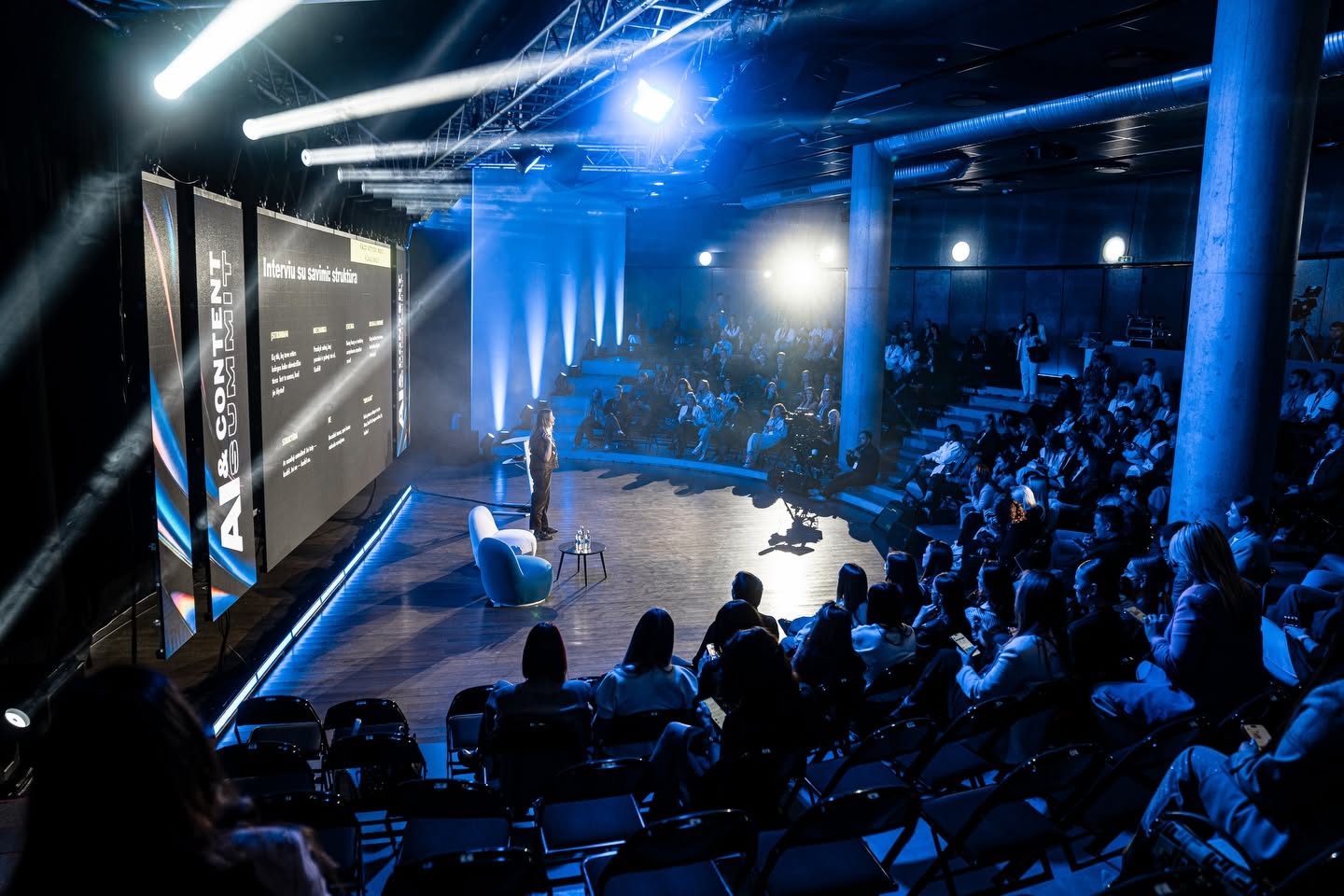 LED ekranas konferencijai, įgarsinimas ir apšvietimas